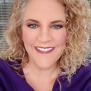 Meet your Posher, Dina